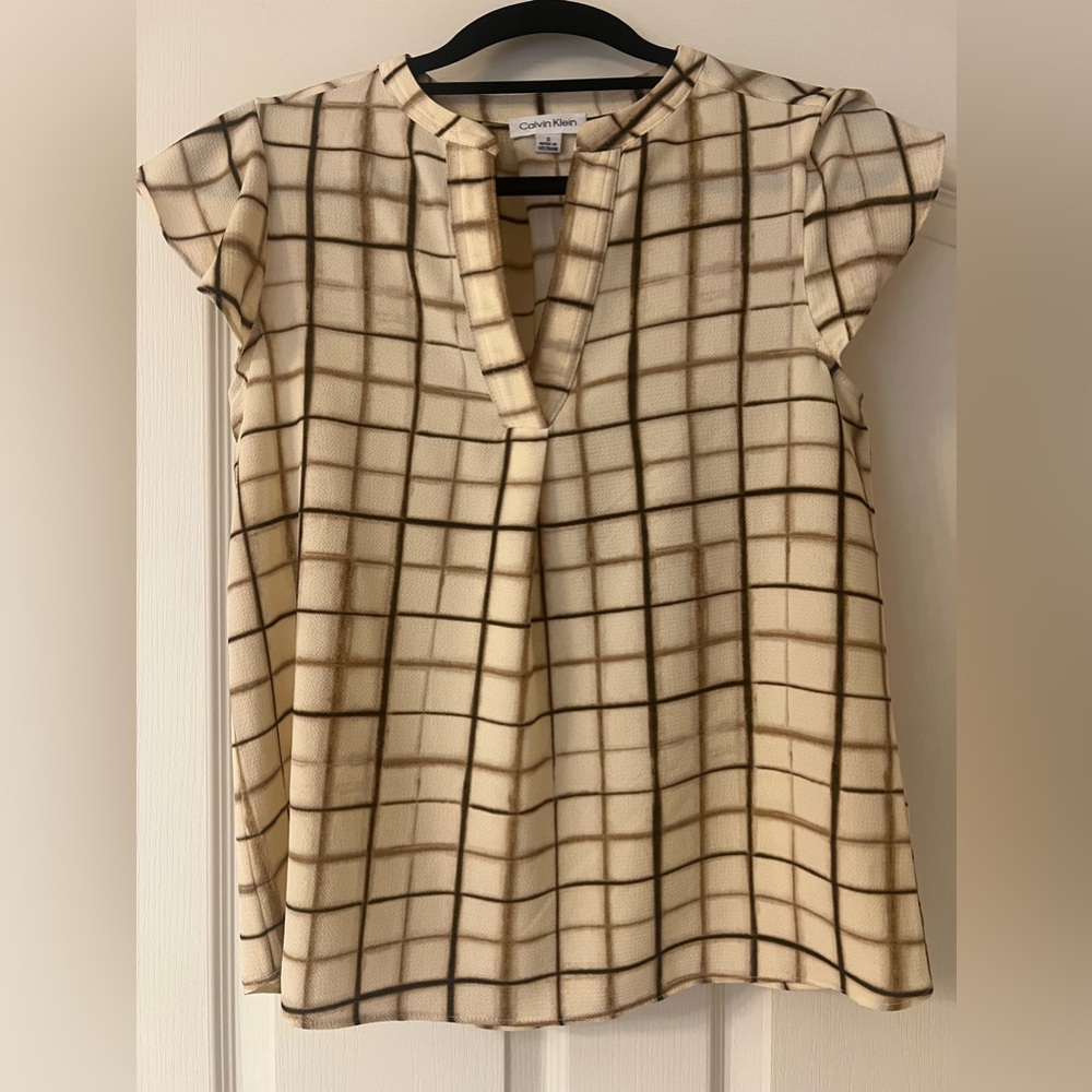 NWOT Calvin Klein flowy earth tones career top. Size S
